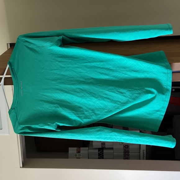 Under Armour Long Sleeve - Picture 2 of 5